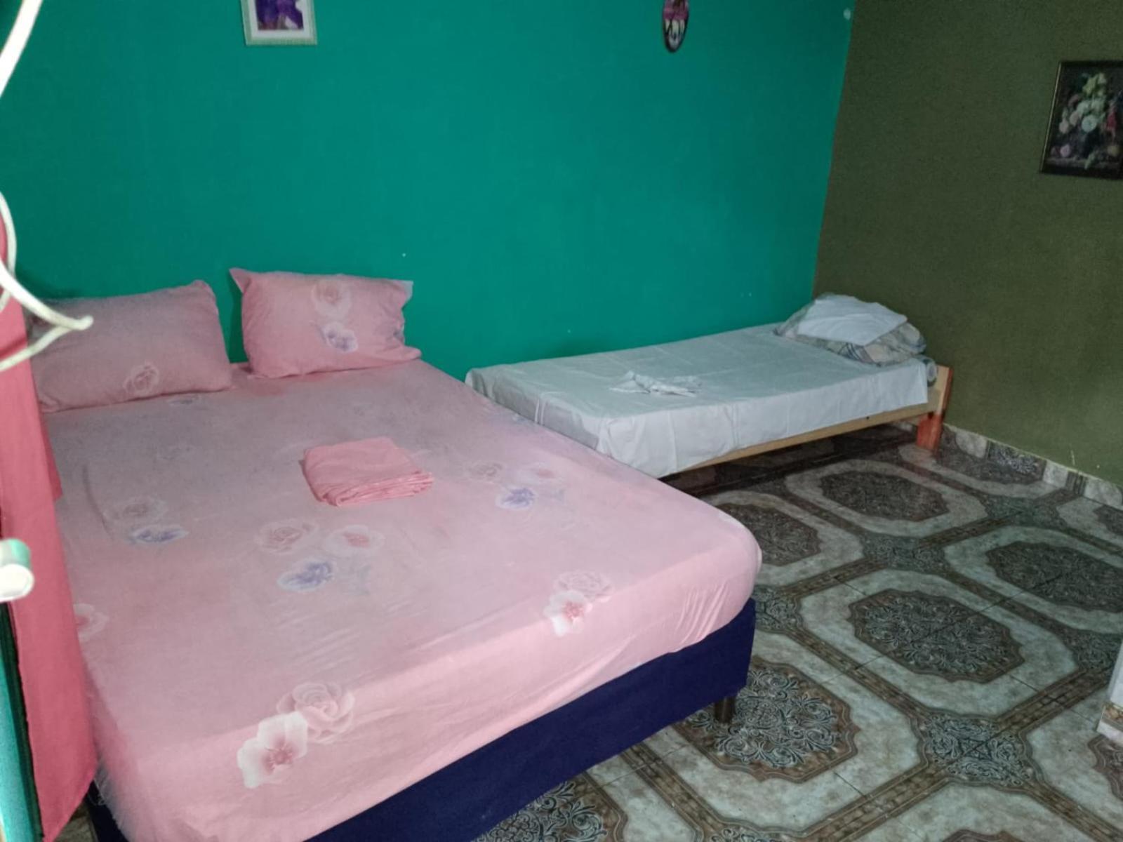 Hostel Loli Puerto Iguazu Bagian luar foto