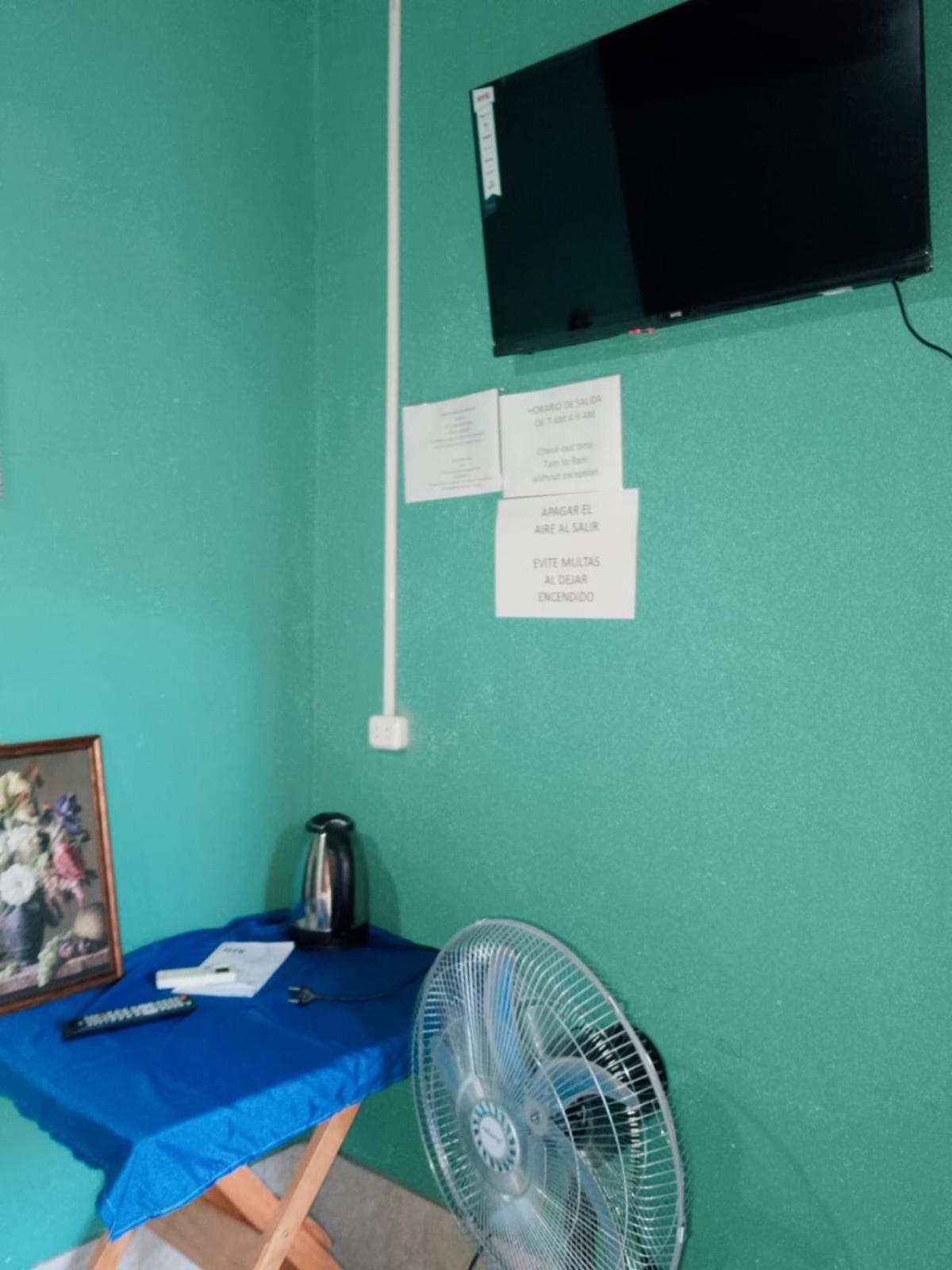 Hostel Loli Puerto Iguazu Bagian luar foto