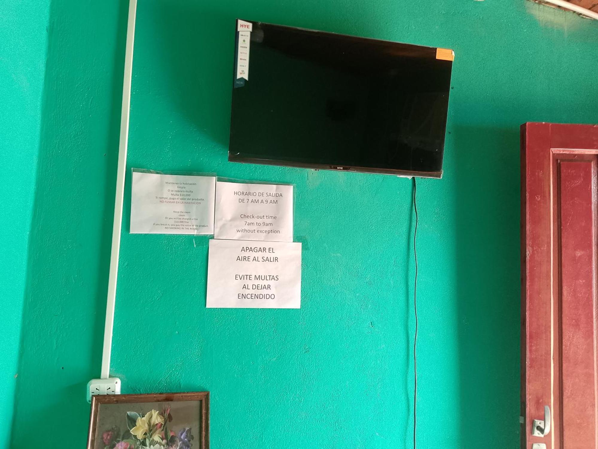 Hostel Loli Puerto Iguazu Bagian luar foto