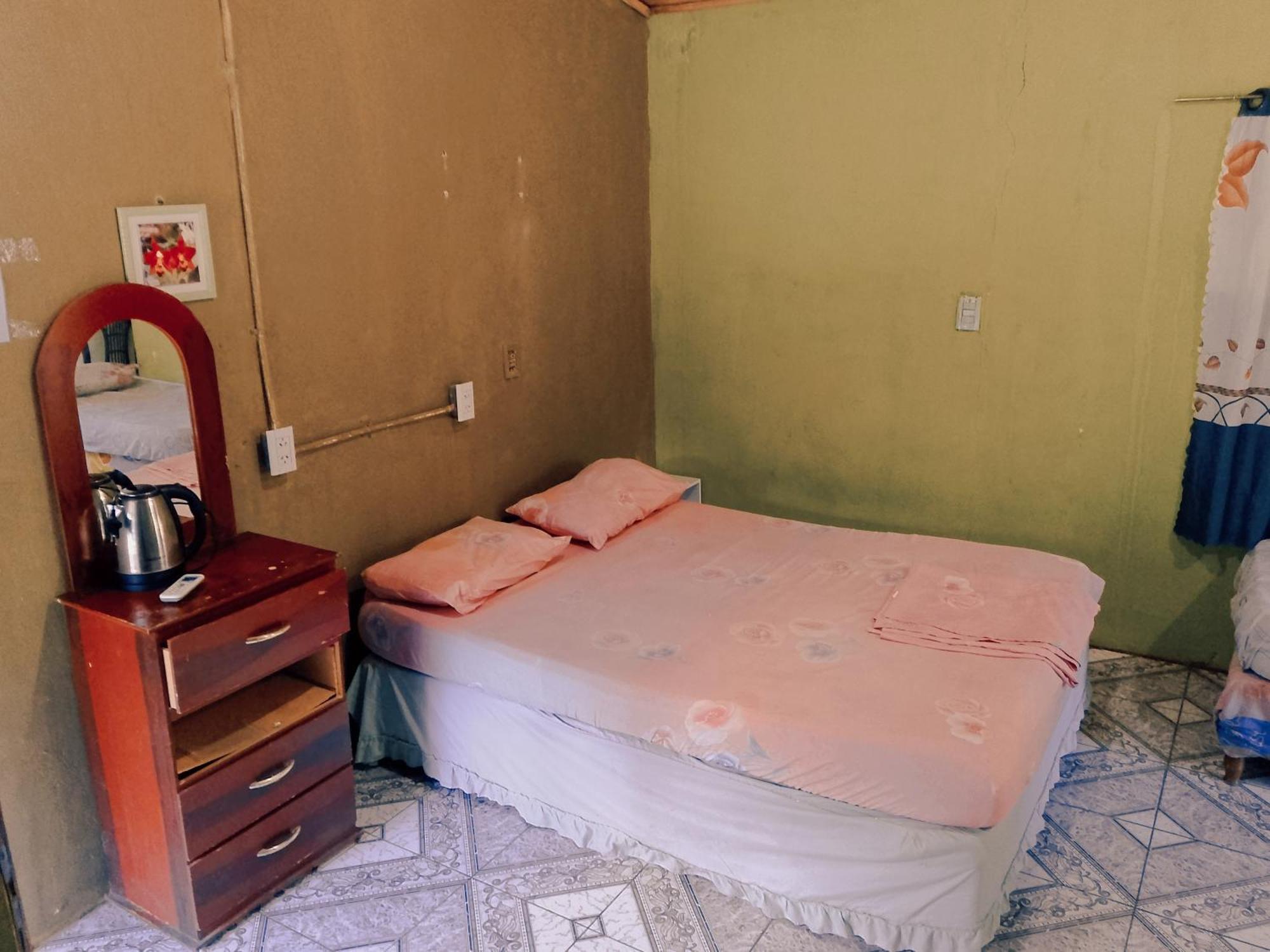 Hostel Loli Puerto Iguazu Ruang foto